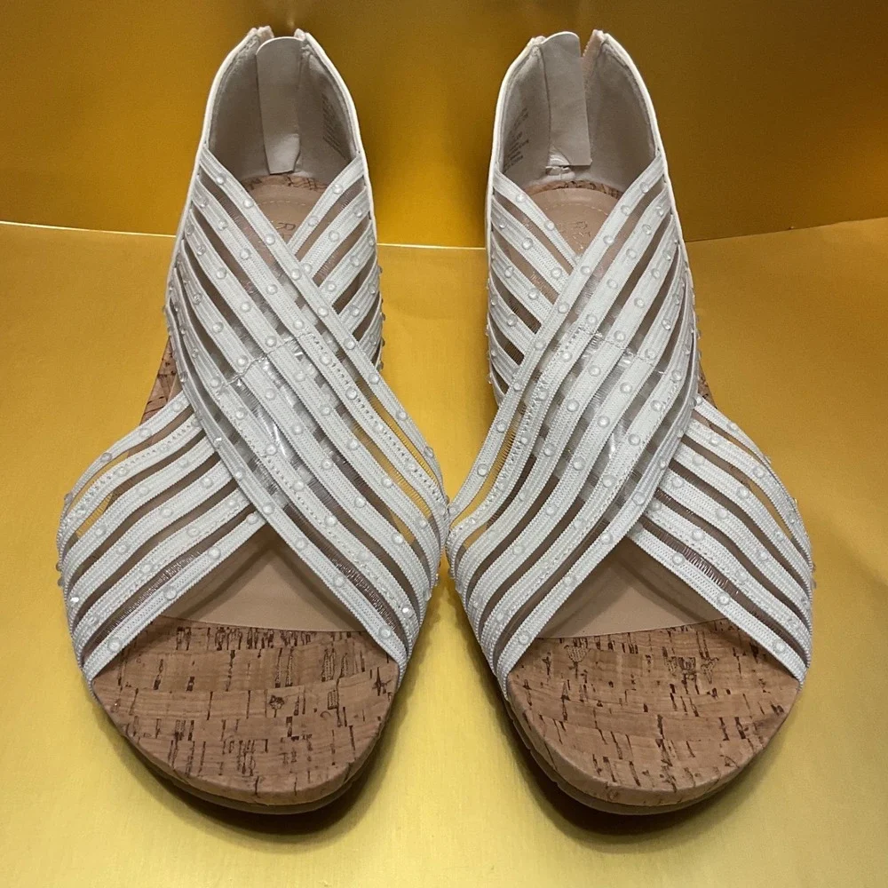 Kenneth Cole Reaction Gigi Jewel White Studded Strappy Wedge Sandals RL25GIJ08
